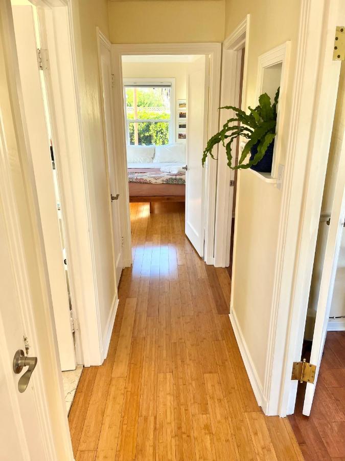 Spacious Renovated Home- Pool Table, Fire Pit, Parking Holiday home *