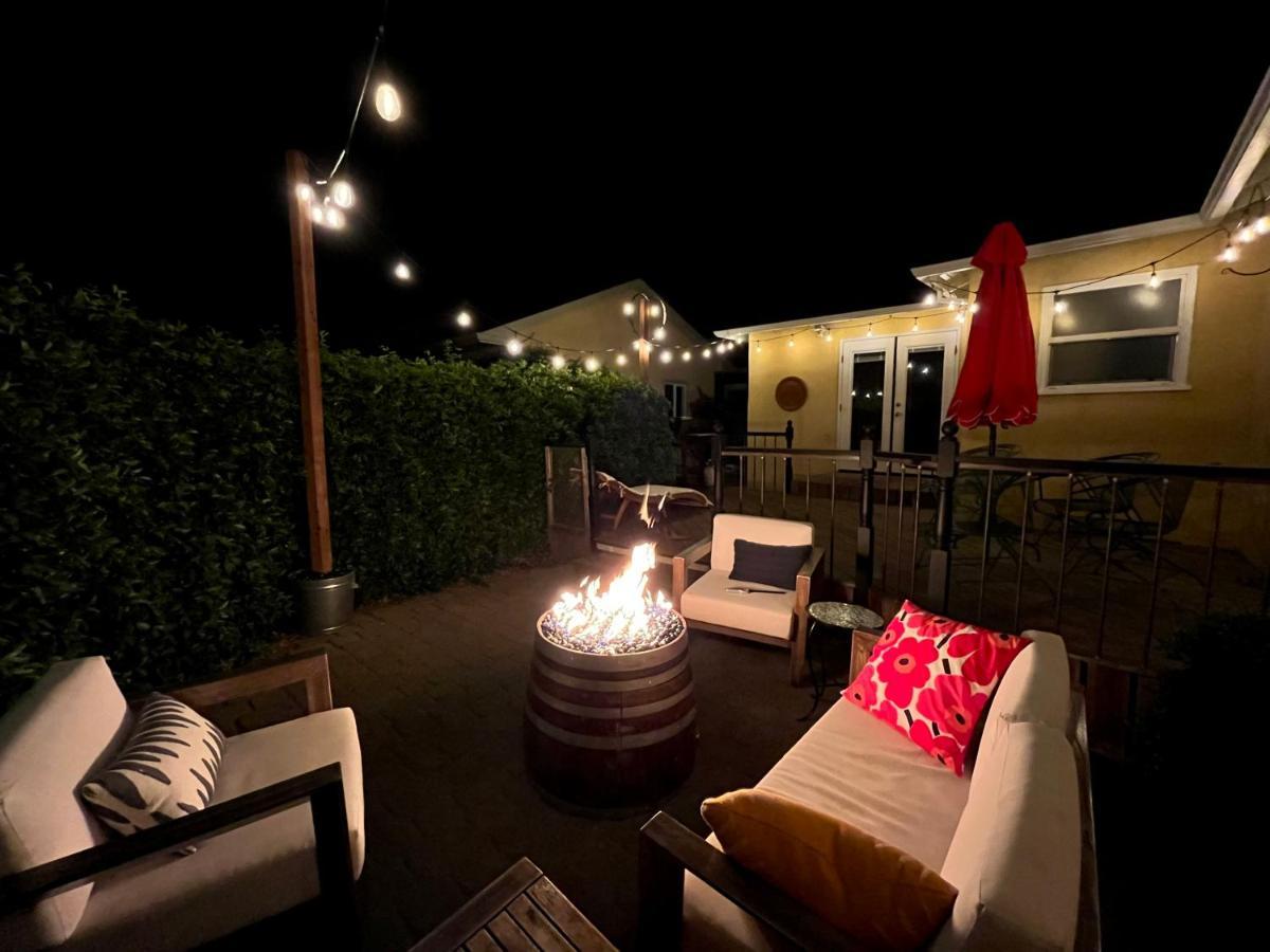 Holiday home Spacious Renovated Home- Pool Table, Fire Pit, Parking Petaluma