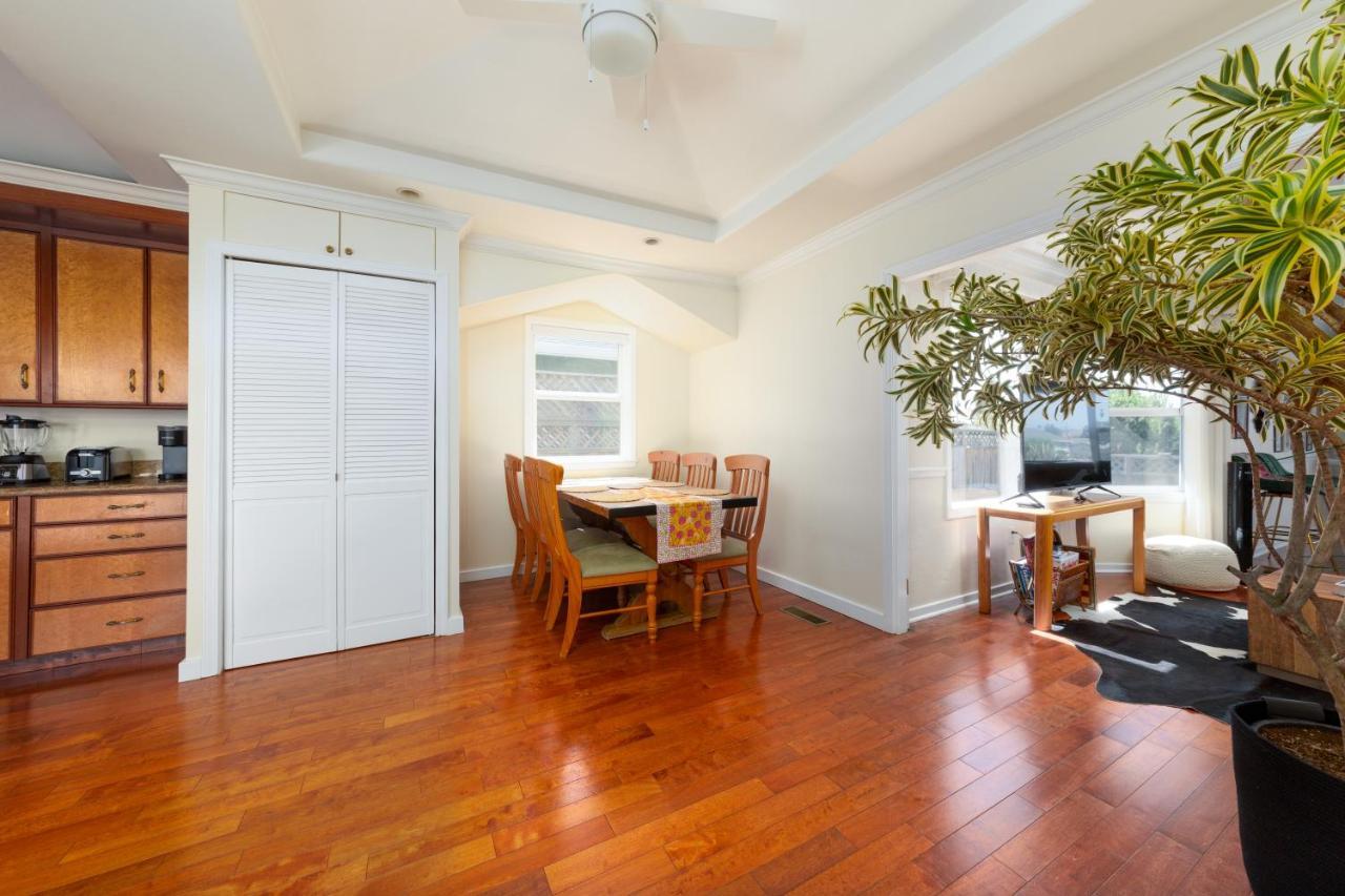Spacious Renovated Home- Pool Table, Fire Pit, Parking Holiday home *