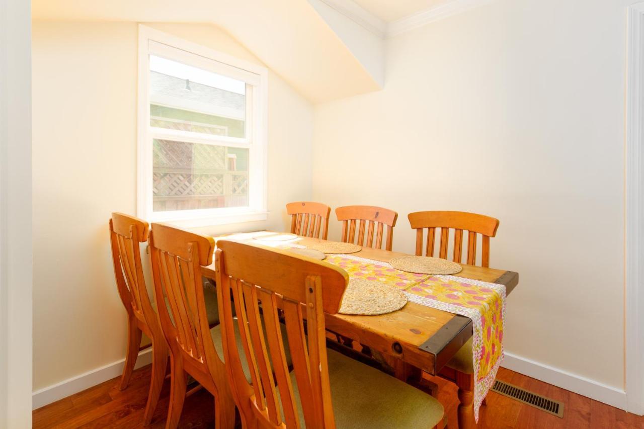 Spacious Renovated Home- Pool Table, Fire Pit, Parking Holiday home Petaluma