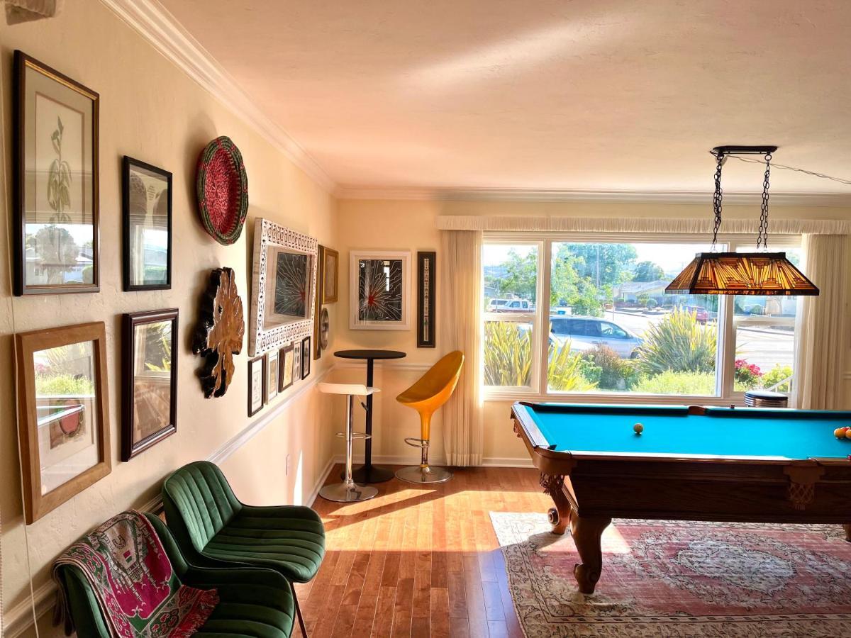 Spacious Renovated Home- Pool Table, Fire Pit, Parking