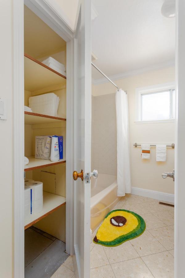 Spacious Renovated Home- Pool Table, Fire Pit, Parking *