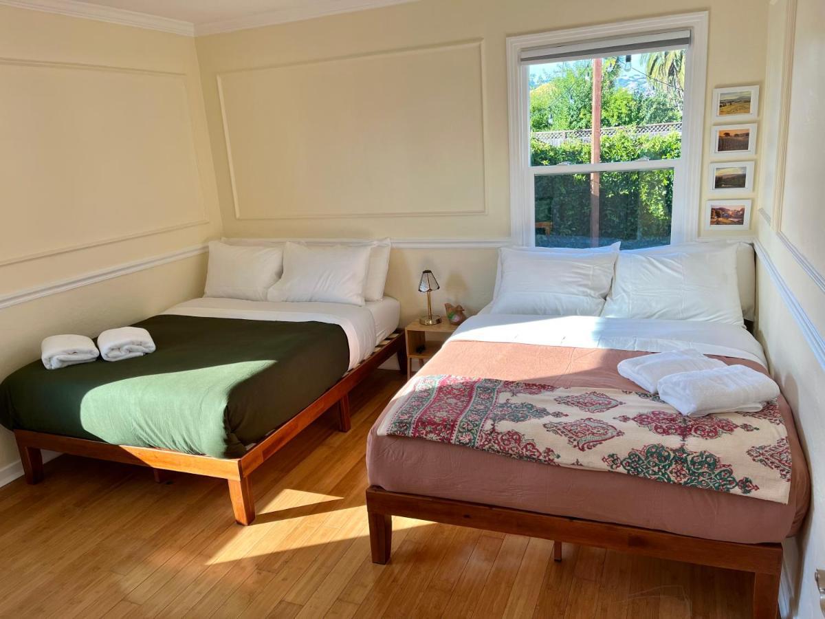 Spacious Renovated Home- Pool Table, Fire Pit, Parking Petaluma