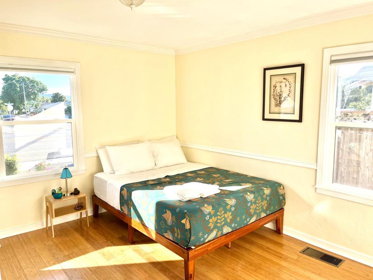 Spacious Renovated Home- Pool Table, Fire Pit, Parking Holiday home Petaluma