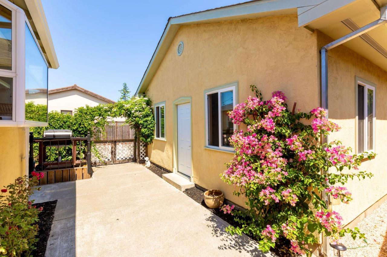 Holiday home Spacious Renovated Home- Pool Table, Fire Pit, Parking