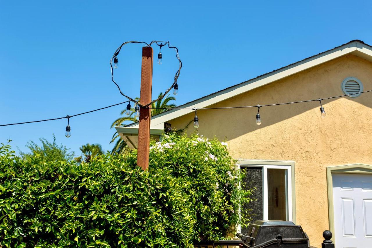 Holiday home Spacious Renovated Home- Pool Table, Fire Pit, Parking