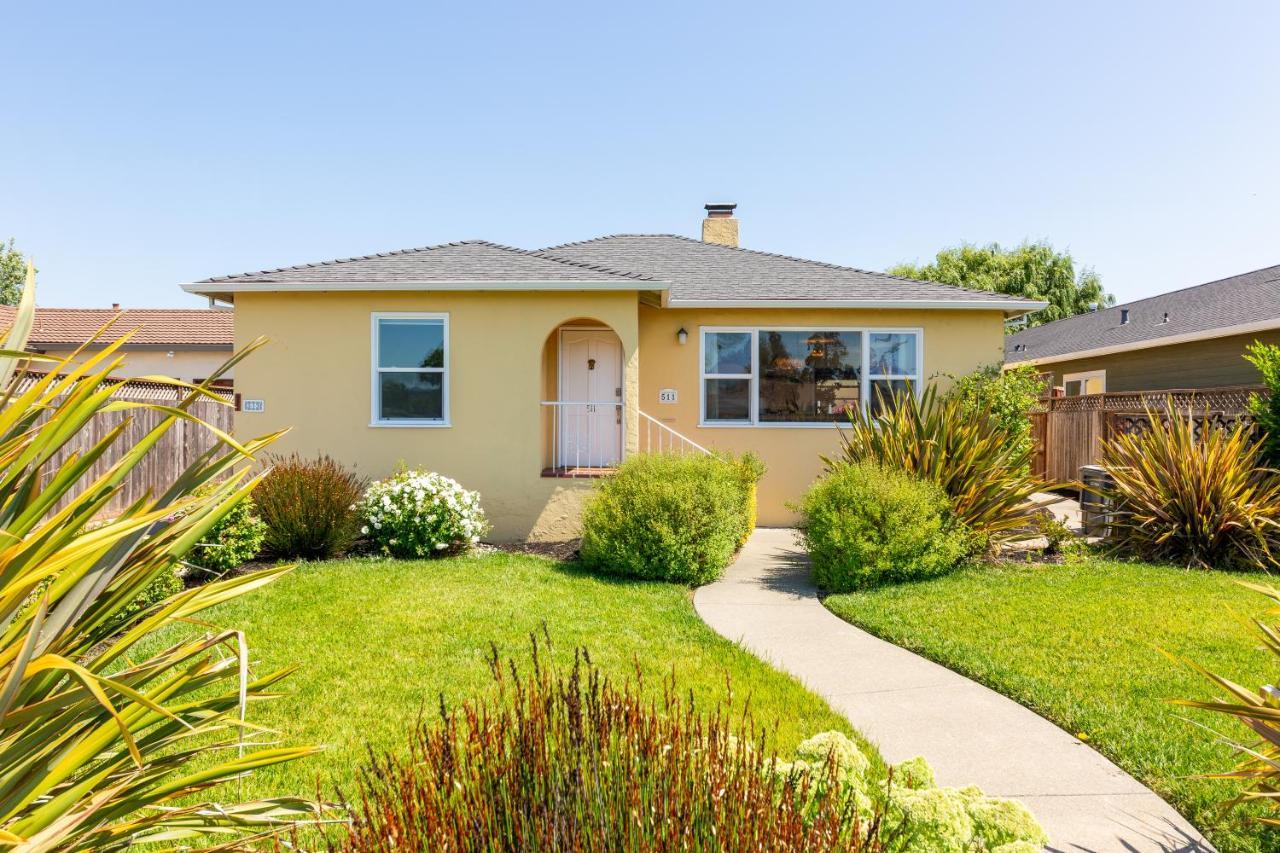 Holiday home Spacious Renovated Home- Pool Table, Fire Pit, Parking Petaluma