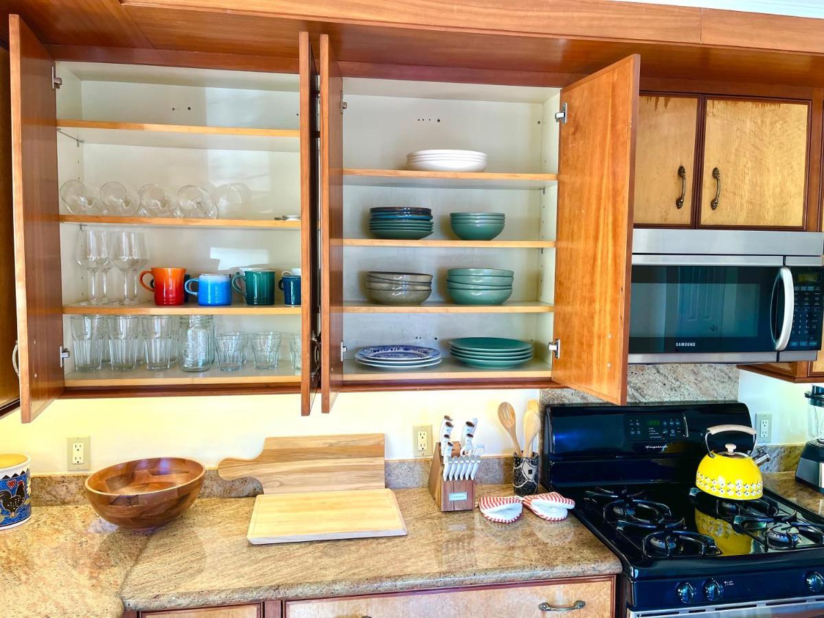 Spacious Renovated Home- Pool Table, Fire Pit, Parking Hébergement de vacances *