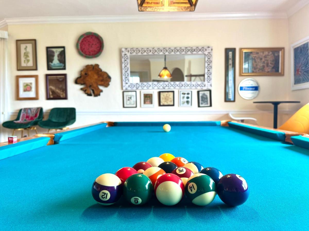 Spacious Renovated Home- Pool Table, Fire Pit, Parking
